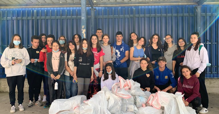 Alunos recolhem lixo e apelam à consciência ambiental