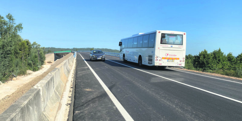 Circulação automóvel reposta na zona do Arneiro